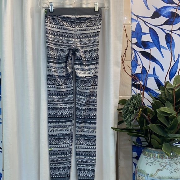 Women’s Nike Pro Dri-Fit Compression Polyester & Spandex Leggings XS - Picture 4 of 5